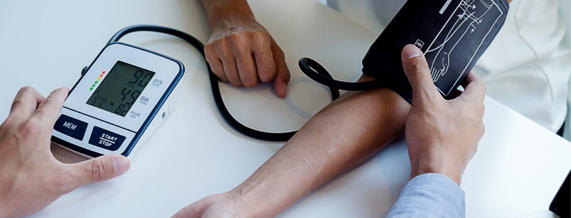 measuring-hypertension-with-device